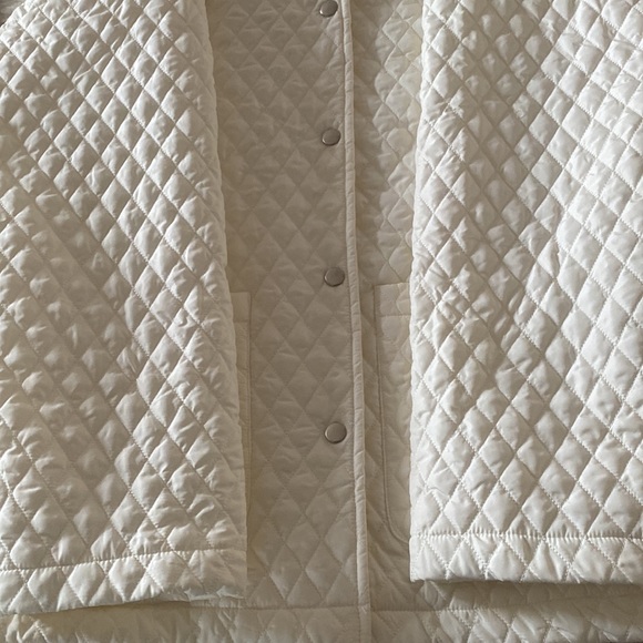 Simple white woman’s waffle print jacket - Picture 3 of 7